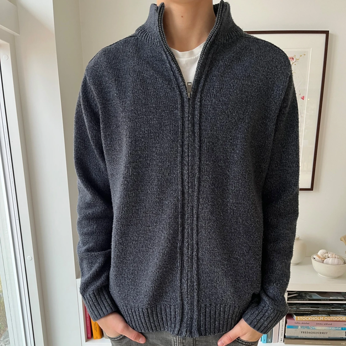 Mörkgrå stickad kofta  - 1