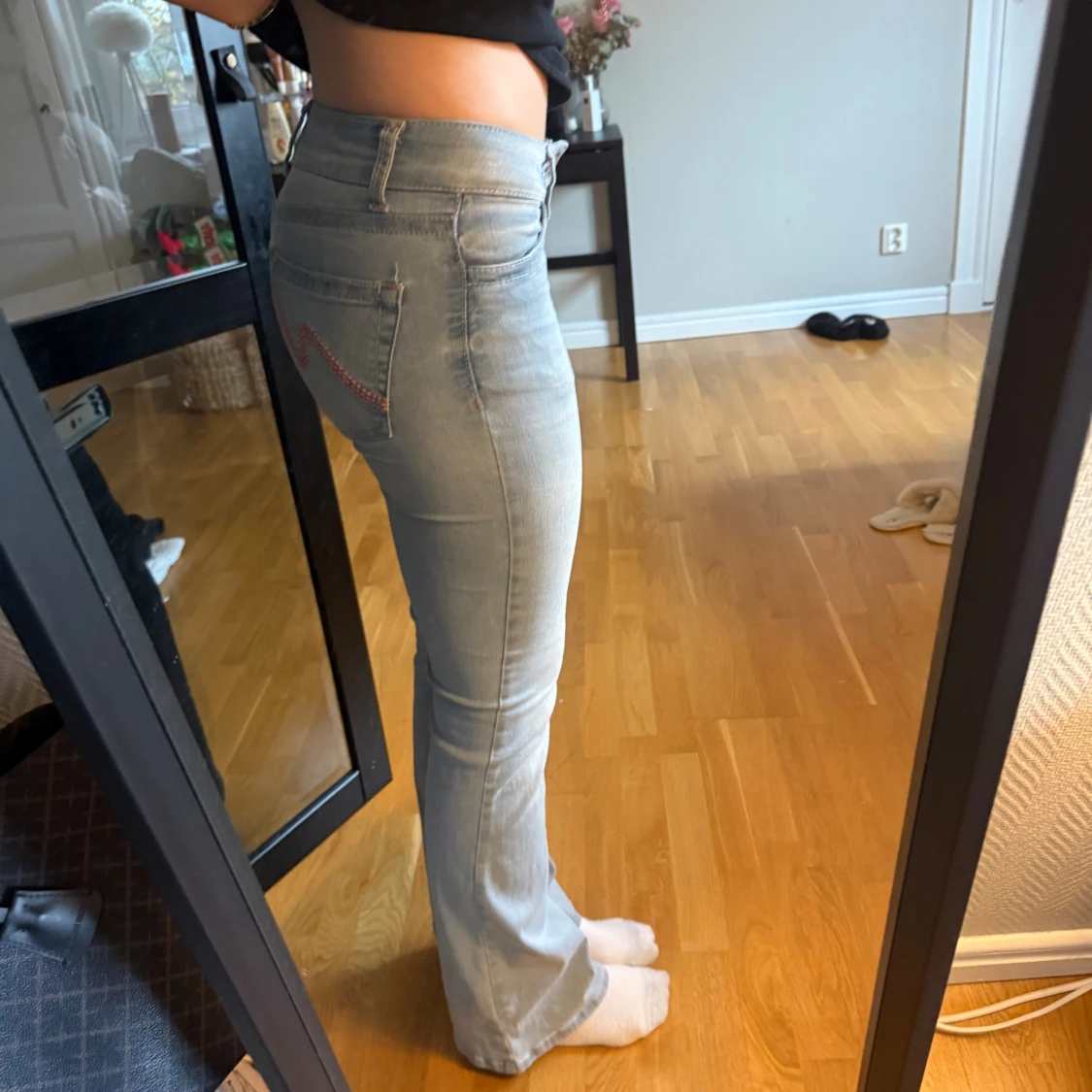 Ljusblå bootcut jeans med broderi - 3