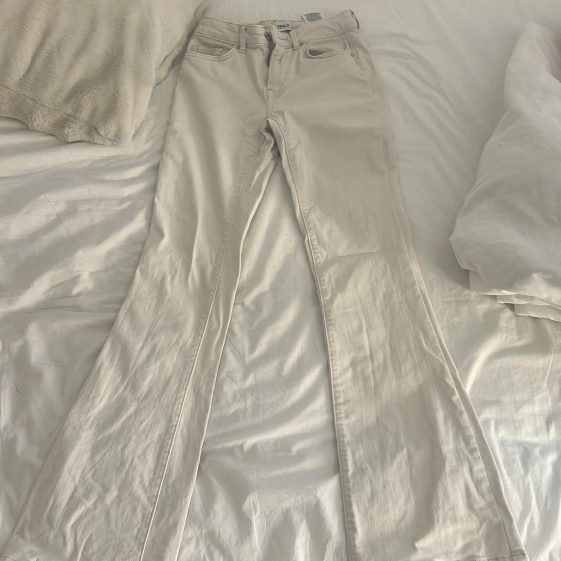 Vita bootcut jeans från ONLY, S/32