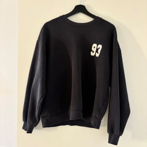 Sweatshirt  - Använd ett fåtal gånger 