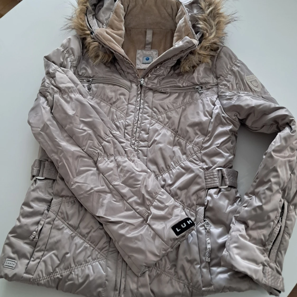 Litegold quiltad vinterjacka från Luhta