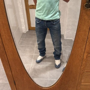 Replay jeans  - Ett par snygga byxor från Replay i storlek W33 L32 i modellen Grover 