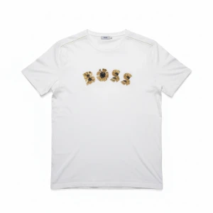 Hugoboss t-shirt - Tjenare, jag säljer dessa 2 boss t-shirts. Storleken är S. Den svarta är fel fri, den vita är lite sämre skick. Både för 399, eller den svarta för 249 och den vita för 149. Ifall du har några frågor eller funderingar skriv gärna👍