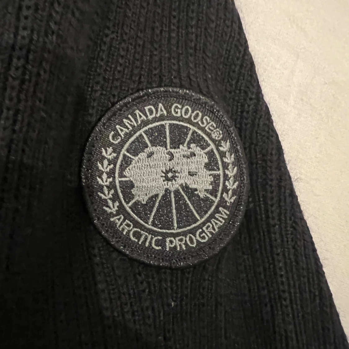 Svart cardigan från Canada Goose - 1