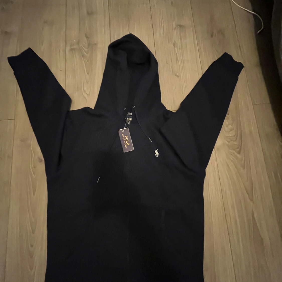 Mörkblå hoodie med häst  - 1