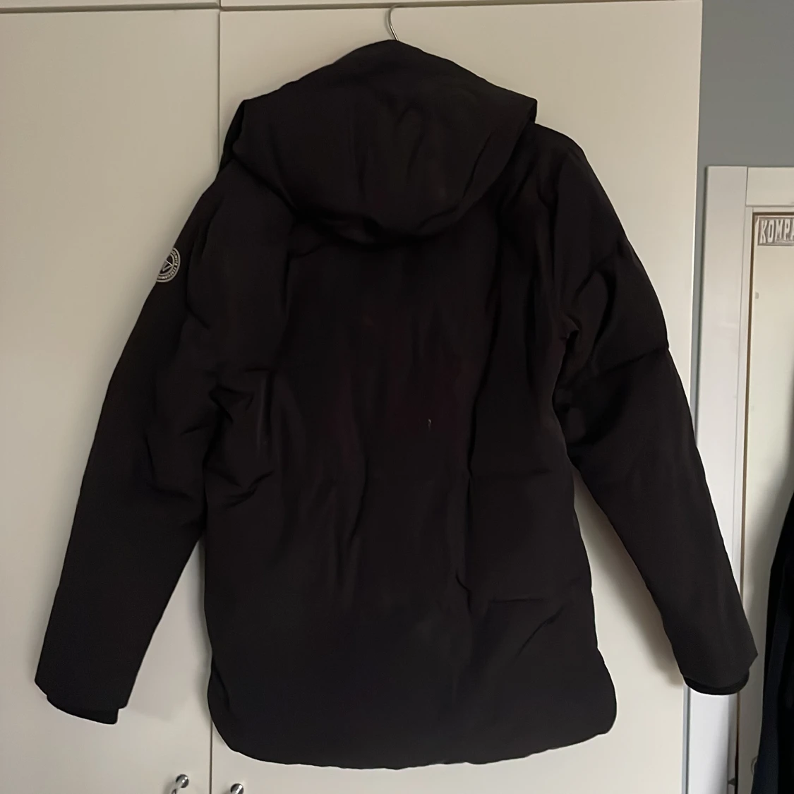 Svart pufferjacka från WYTE med huva - 1