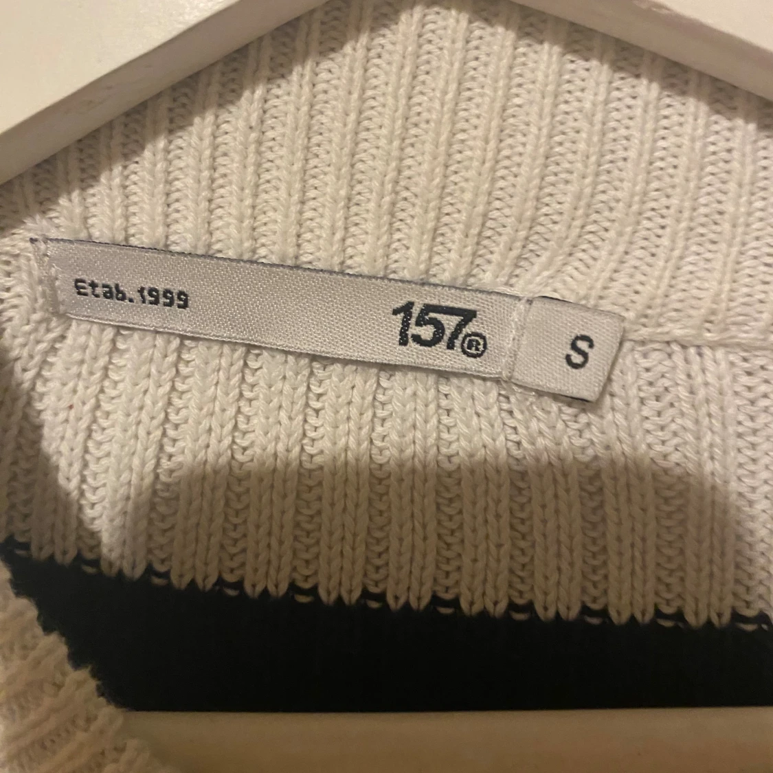 Randig stickad tröja - 1