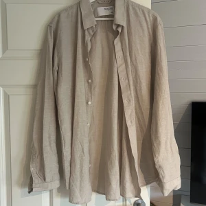 Selected homme skjorta  - Beige skjorta i väldigt fint skick, storlek XL