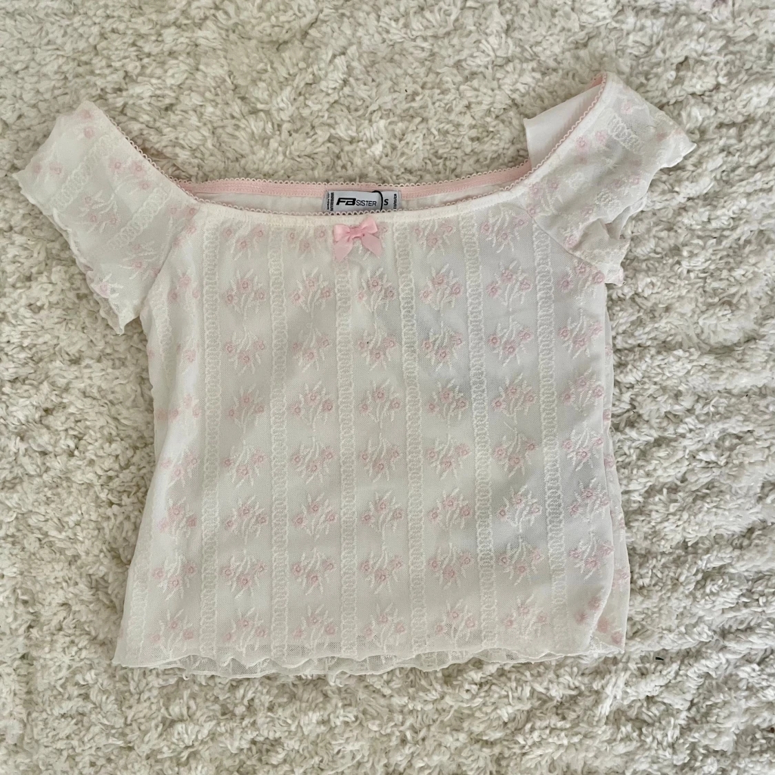 Vit blommig offshoulder topp från NewYorker - 1