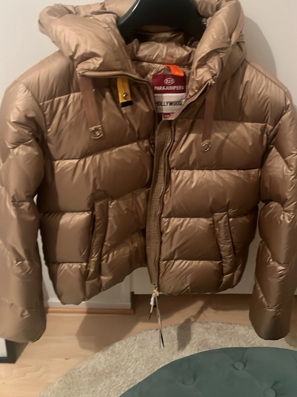Beige dunjacka från Parajumpers