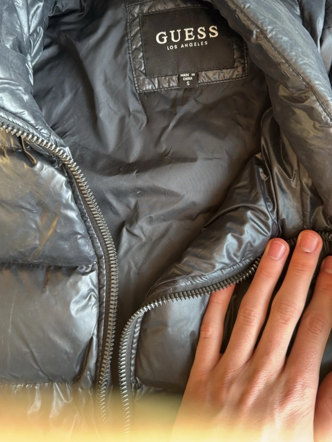 Svart dunjacka från Guess - 2