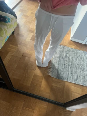 Vita linnebyxor - Säljer ett par vita linnebyxor💗