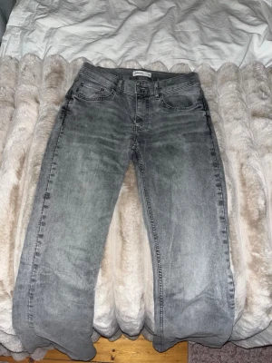 Grå bootcut jeans från gina - Inga defekter Endast använda fåtal gånger