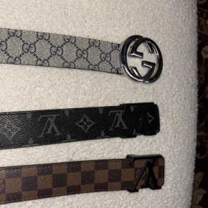 Olika storlekar på bältena helt nya  - Helt nya bälten endast gg bältet använd några ggr resten oanvända de olika storlekar på de skriv vid intresse passar tjej och kille  450 st eller 2 för 600