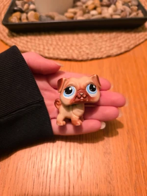 Littlest pet shop - Littlest pet shop hund Finns fler i min profil för samfrakt. Följ gärna mitt konto då jag kommer lägga upp fler figurer😊