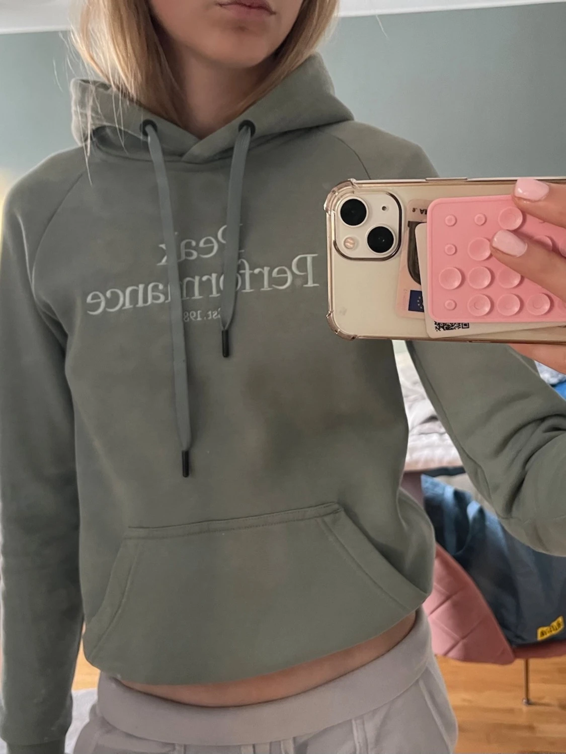 Ljus Grön hoodie från Peak Performance - 1