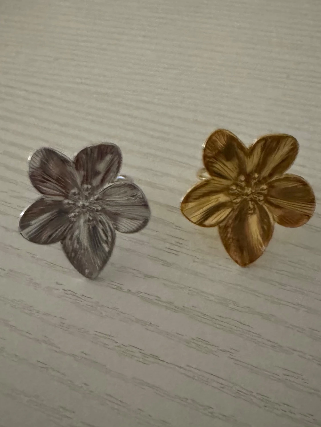 Alla som köper minst 2 ringar får en extra ring på köpet. - 4