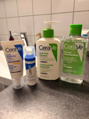 CeraVe hudvårdsset med rengöring - Säljer som paket pris eller separat! Tillsammans: 400:-   Facial Moisturising Lotion (SPF 30): 119:-   Hydrating Hyaluronic Acid Serum: 159:-  Hydrating Cleanser: 86:-  Micellar Cleansing Water: 95:-   Pris går att diskutera, så skriv till mig om du är intresserad! 