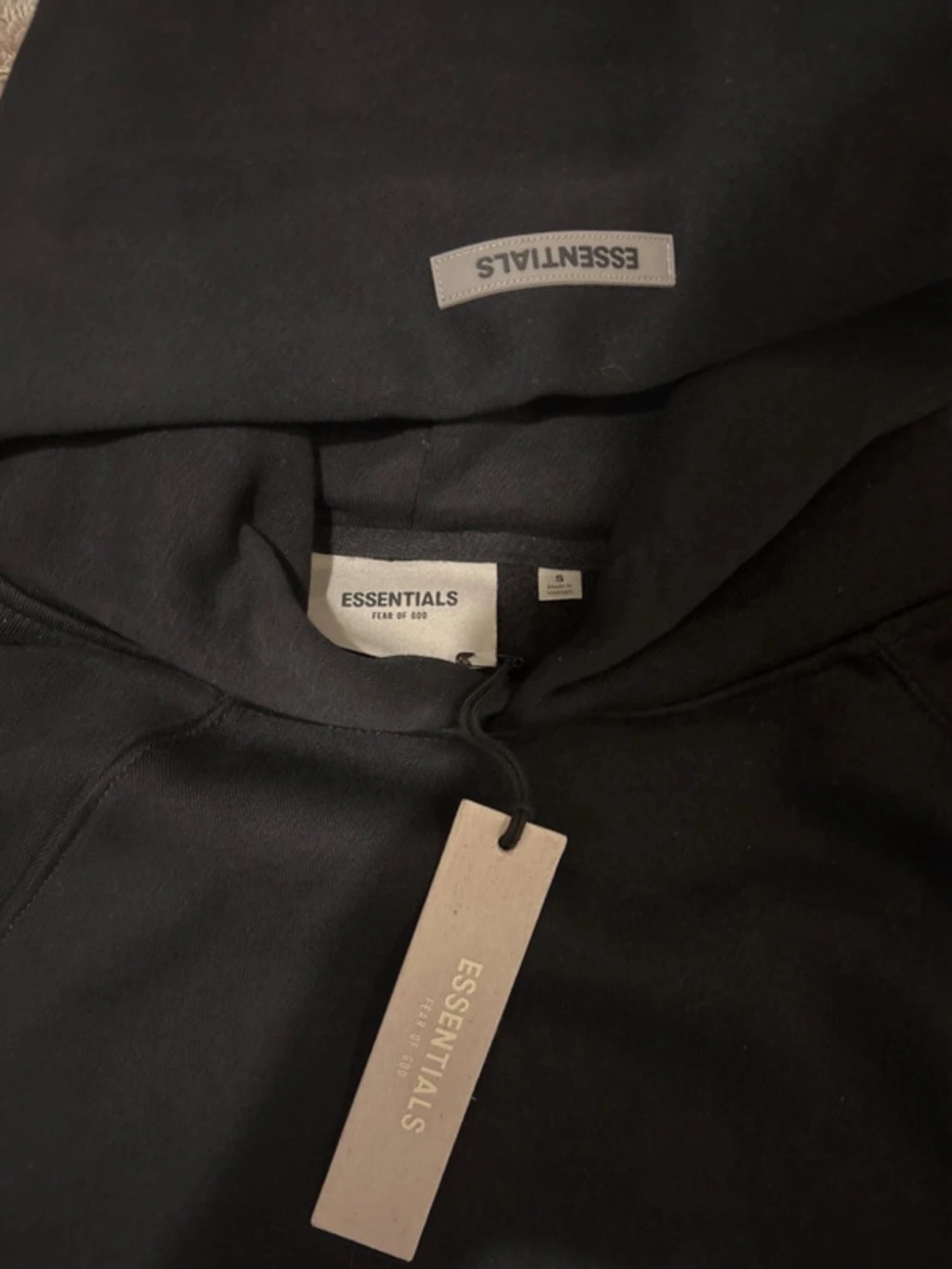 Svart Essentials hoodie - 2