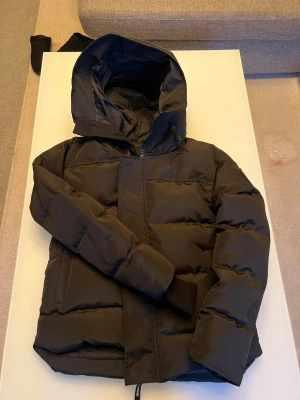 Svart Canada Goose wyndham black badge - Black bbadge wyndham. Storlek m. Skriv för intresse och bilder. 