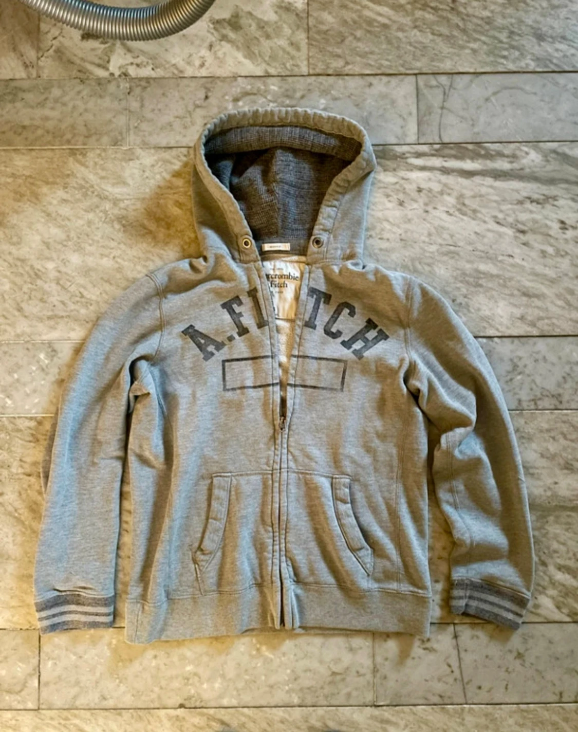 Grå hoodie Abercrombie & Fitch S