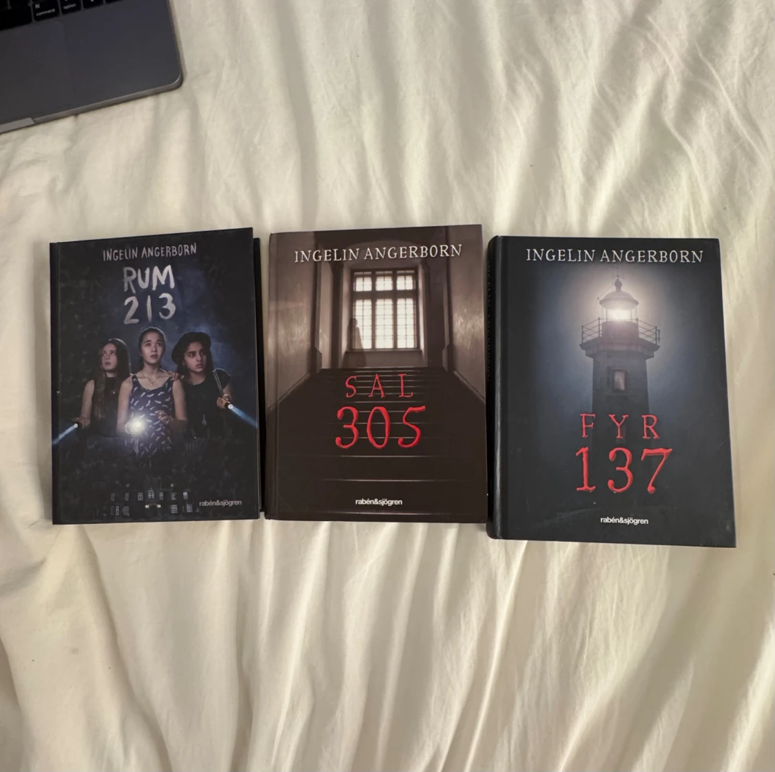 Rum 213, Sal 305, Fyr 137