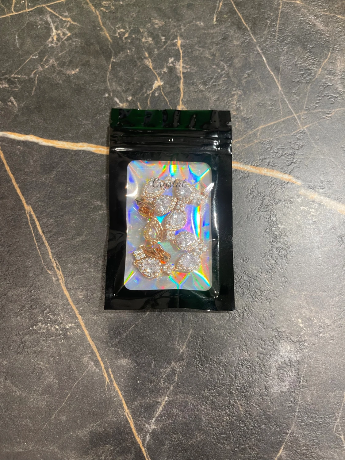 Glittrigt armband med droppformade stenar - 3