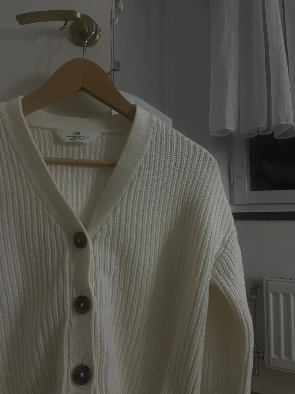 Vit ribbad kofta från H&M - 1