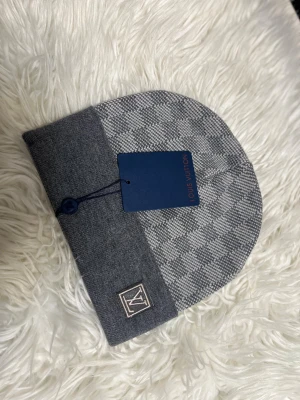 Mössa - Den är 100% varm och du kommer inte frysa den är också helt ny