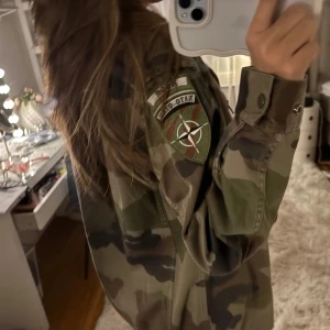 Militär jacka - Super ball militär vintage jacka!! Markerna går att ta bort❣️❣️❣️