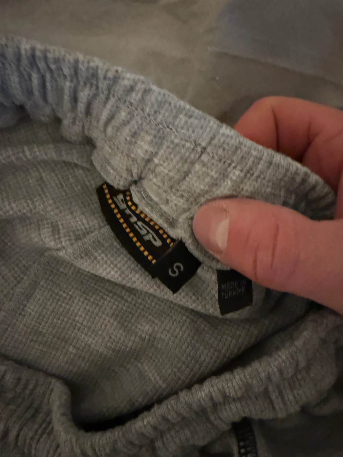 Grå mesh shorts från GASP INC. med tryck - 2