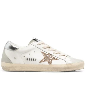 Golden Goose sneakers med glitterstjärna - Intressekoll på mina Golden Goose sneakers. Använda men i superbra skick. Såå snygga och bekväma. Strl 38 ❤️ kan gå ner i pris vid snabb affär 