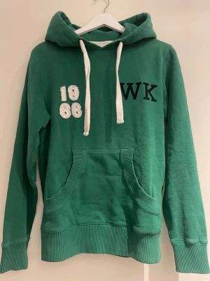 Grön hoodie  - Snygg archive grön hoodie 