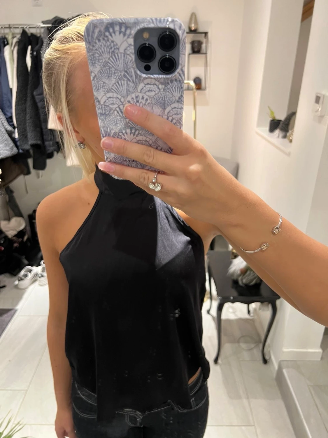 Svart halterneck topp med hög krage - 2