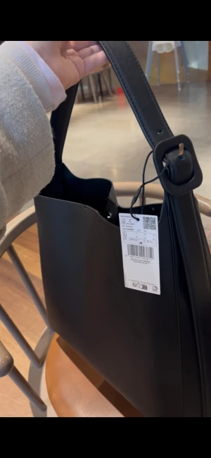 Mango väska - Trendig mango väska, helt ny använd endast 2 gånger bara