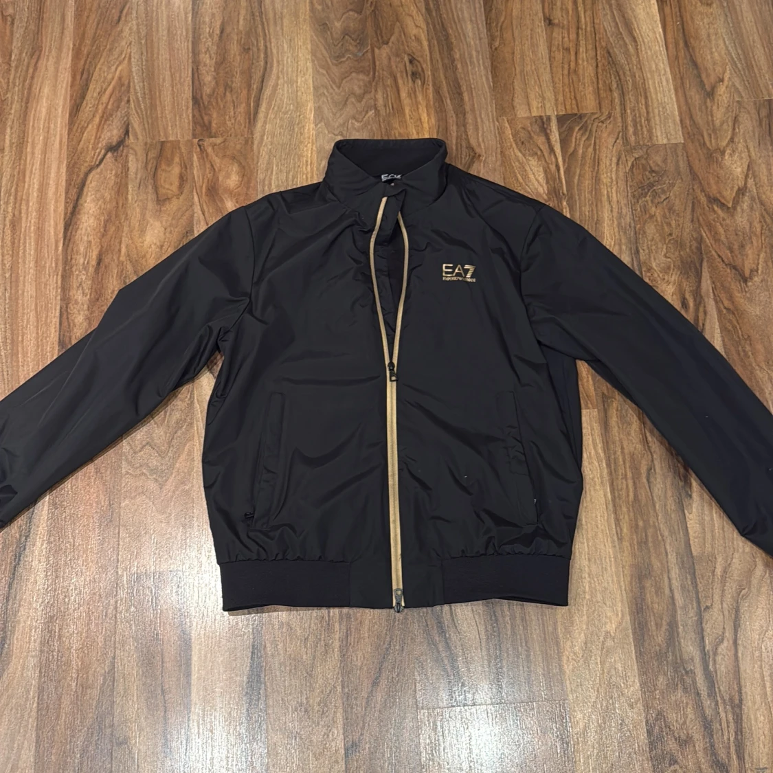 Svart vindjacka från EA7 Emporio Armani