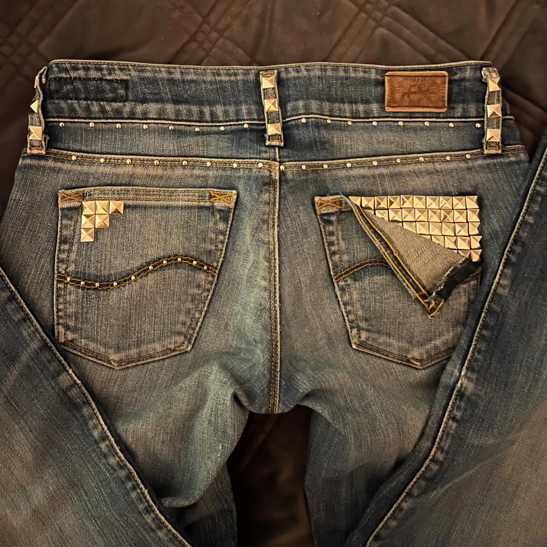 Lågmidja unik Bootcut nitar y2k jeans