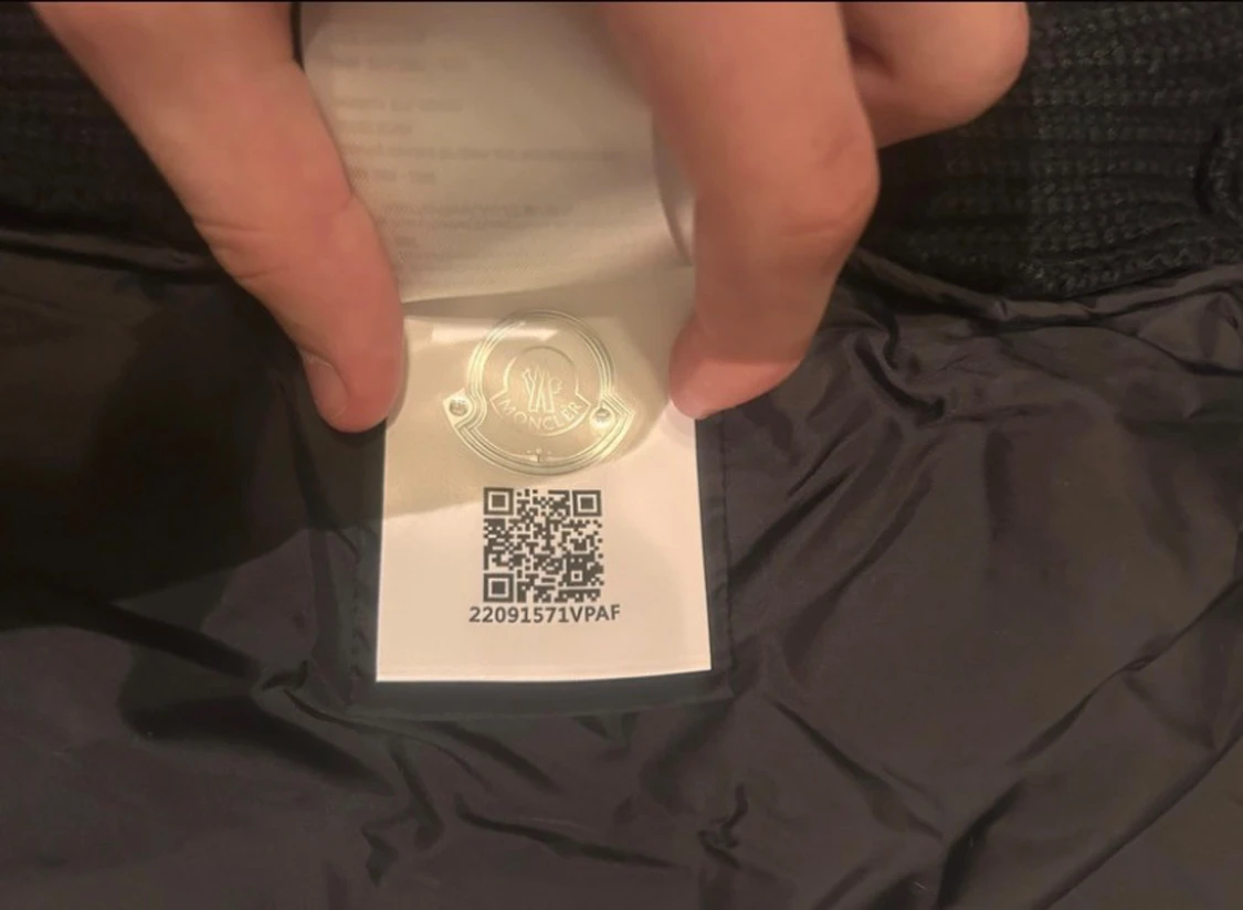 Svart pufferjacka från Moncler - 5