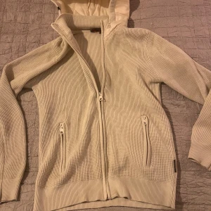 Cardigan herr - Cardigan som säljs för att den är för liten. Nypris: 699