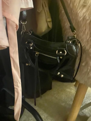 Svart väska  - Svart väska ifrån shein