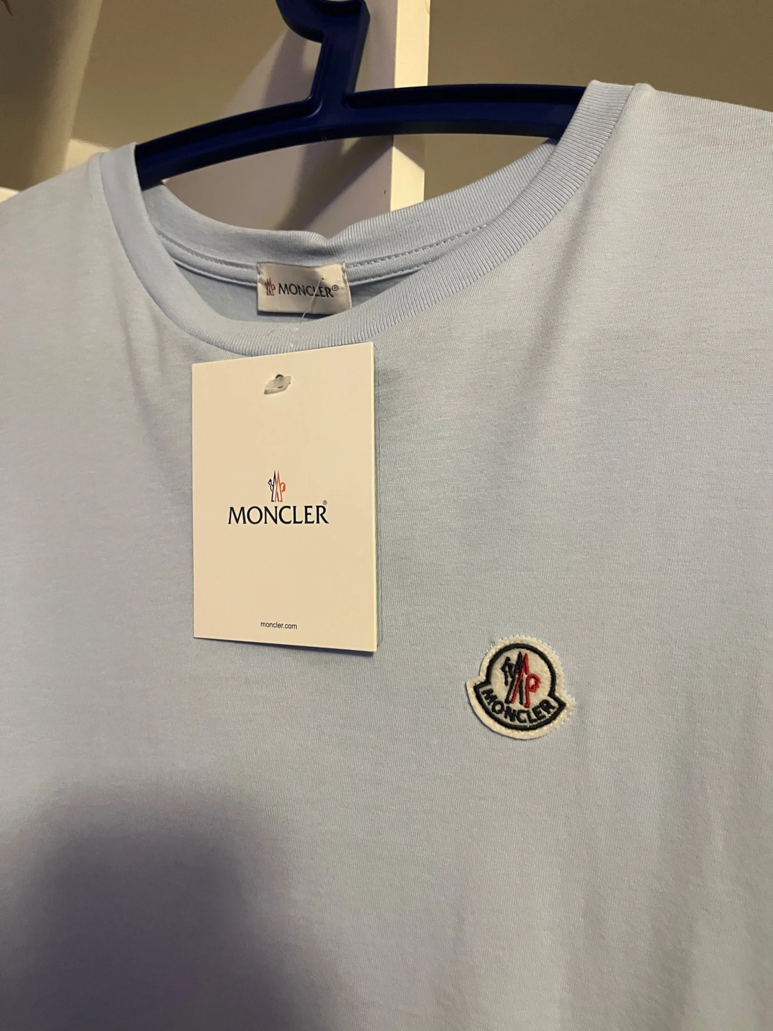 Ljusblå Moncler t-shirt  - 2
