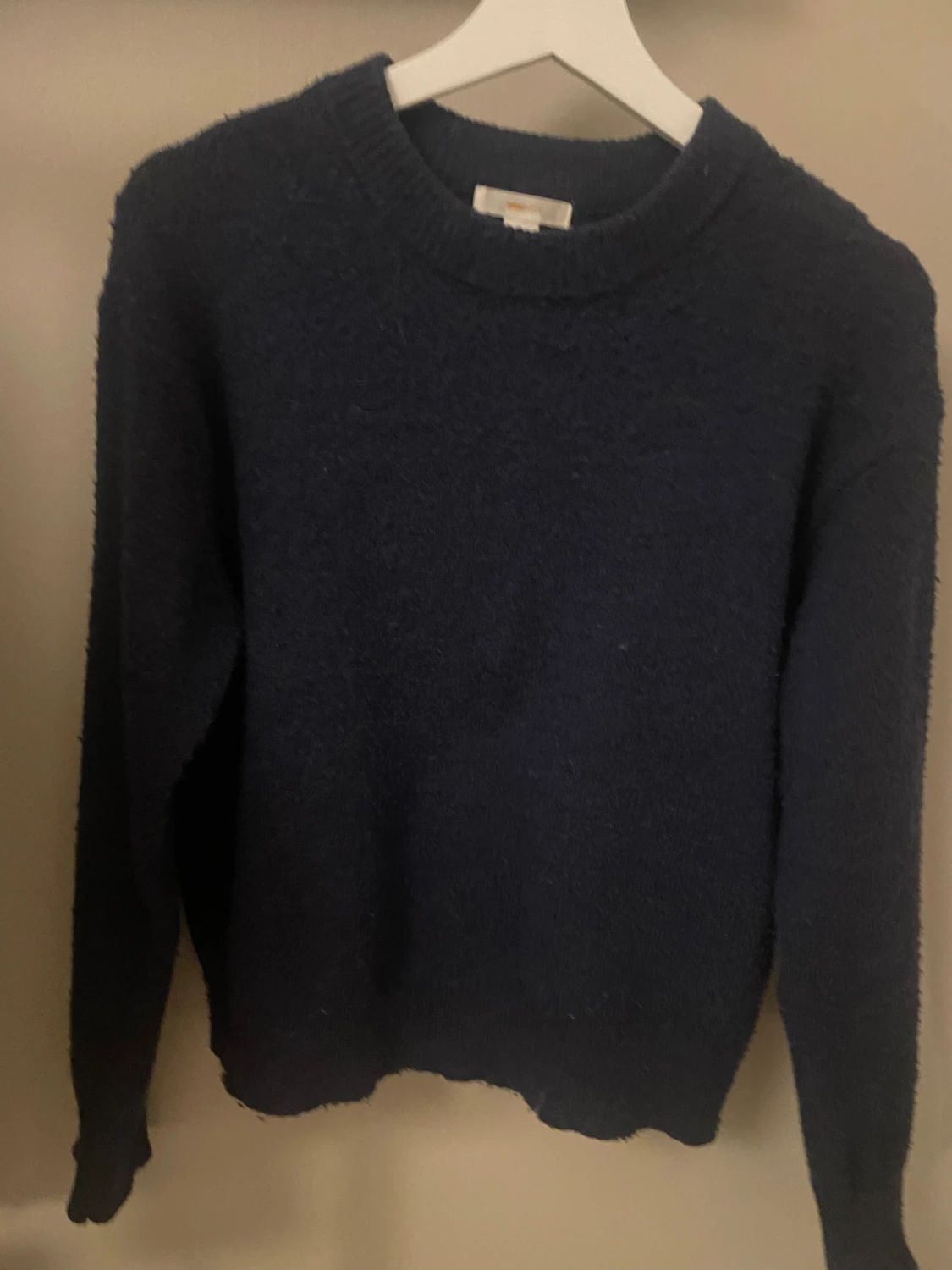 Mörkblå stickad tröja Gina Tricot