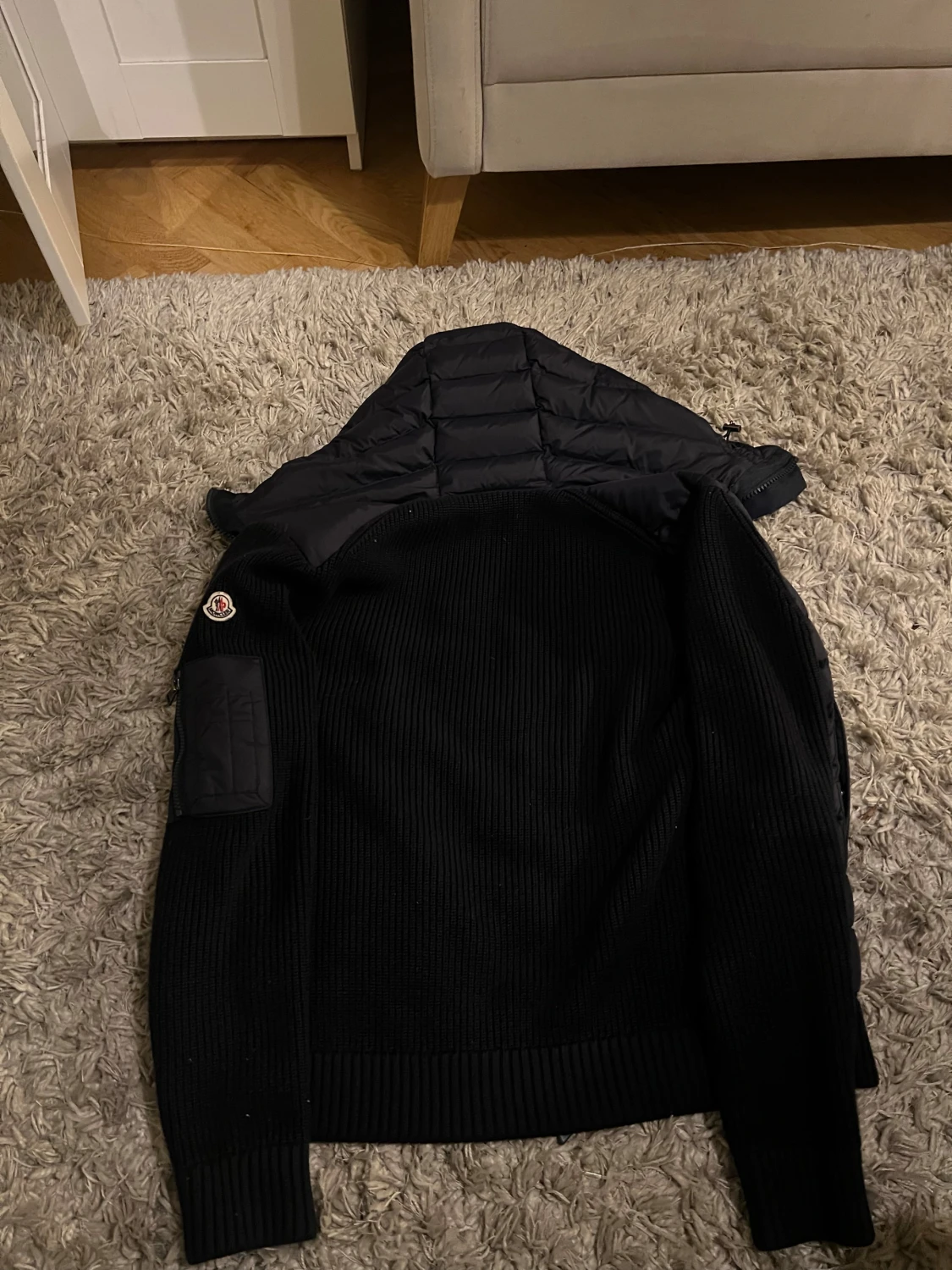 Svart Moncler pufferjacka med huva - 1