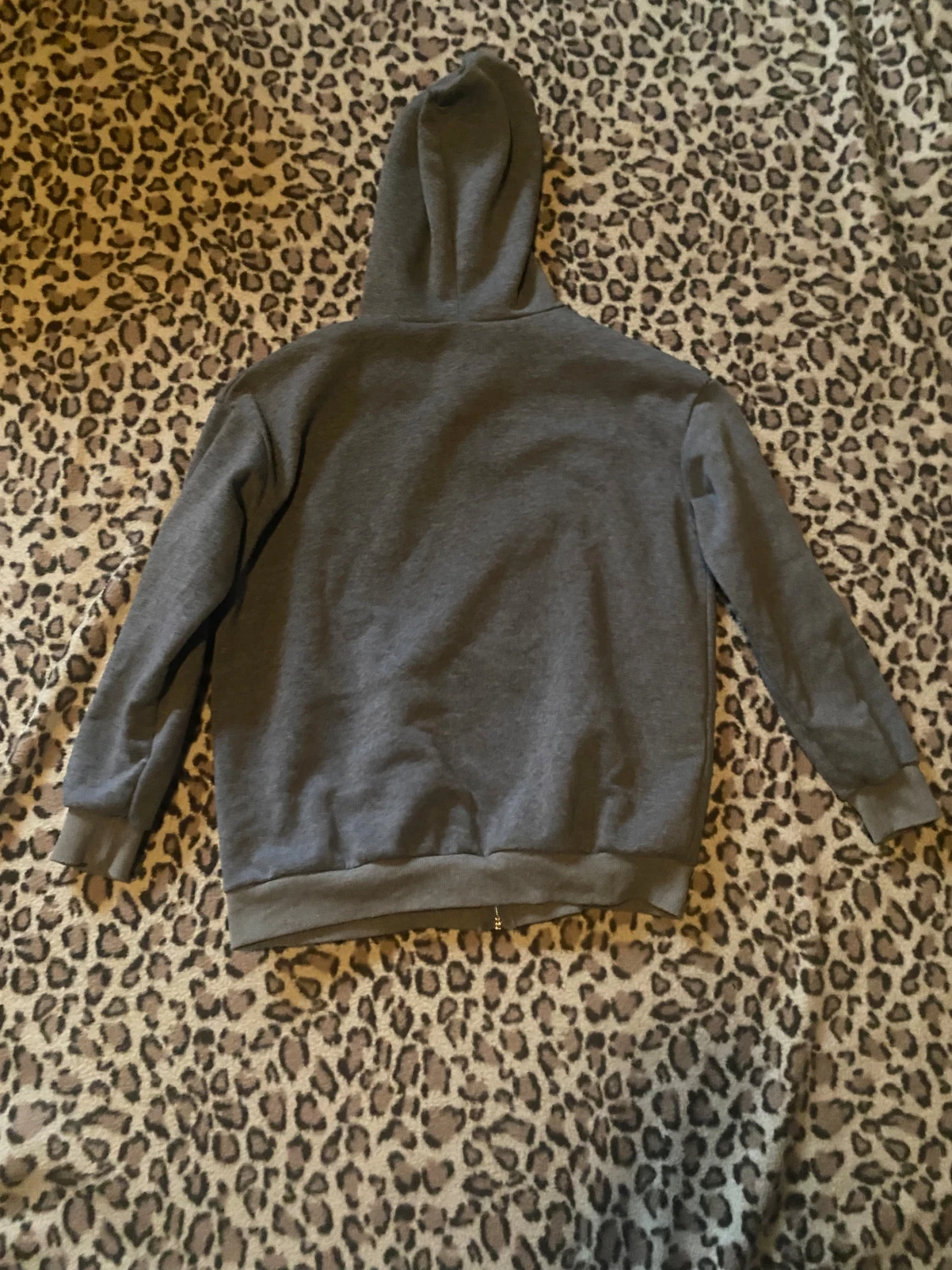 Grå hoodie med tryck - 1