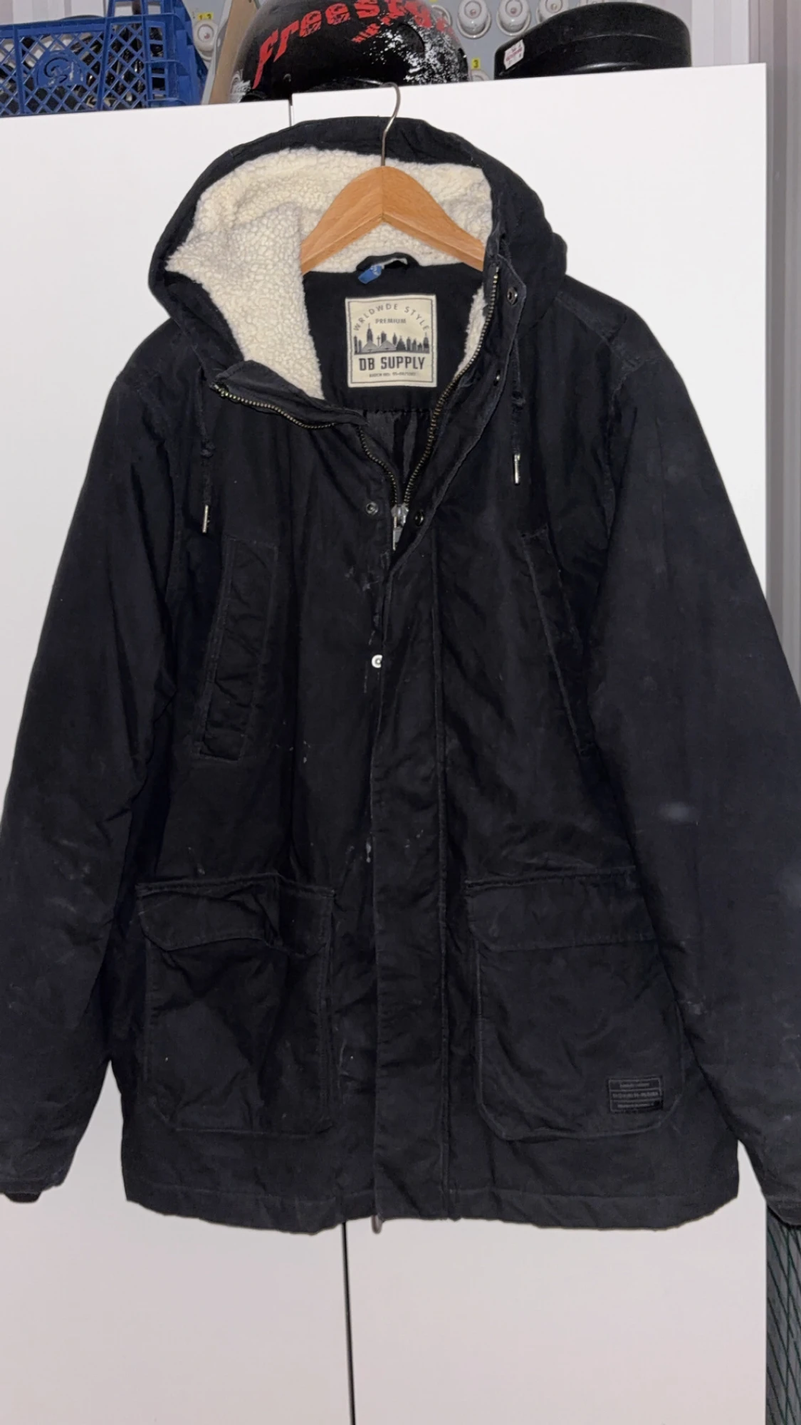 Svart parkajacka från DB Supply/H&M