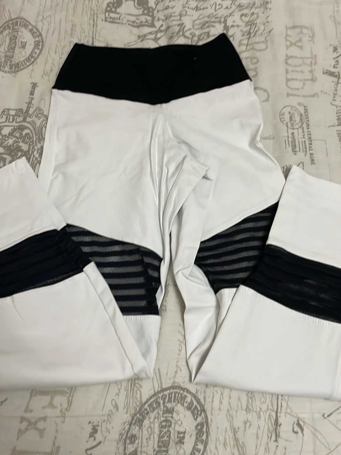 Vita och svarta leggings från Bia Brazil