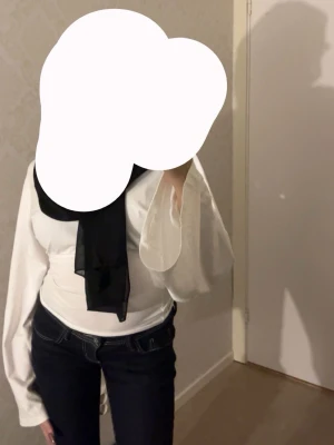 Vit tröja - En vit tröja som är stora vid armarna, köpt från lager 157 i storlek xs