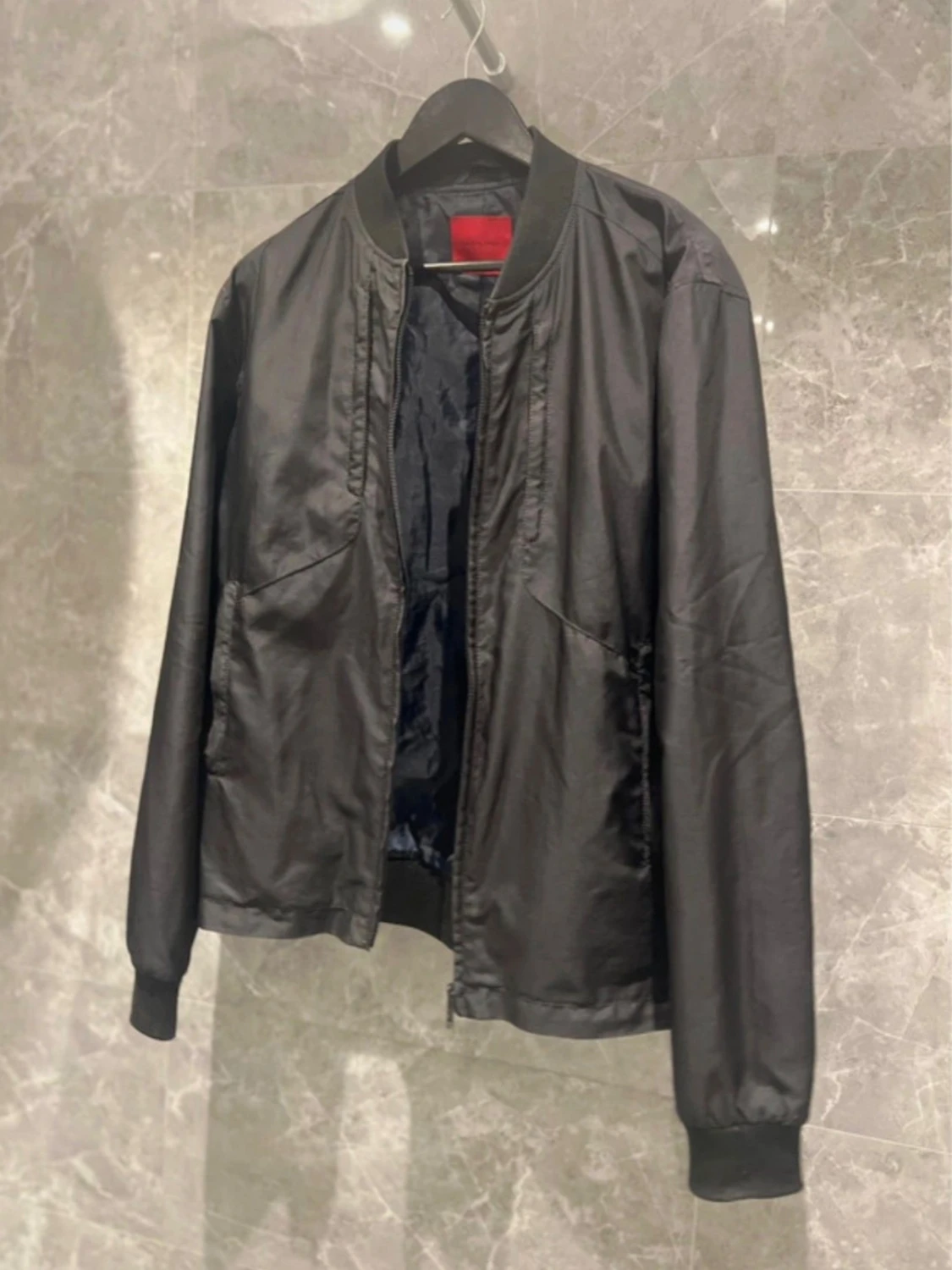 Svart bomberjacka med dragkedja - 1