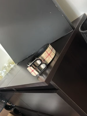 Bälte  - 1 bälte 270 KR. 2 bälte 450 KR. 3 Bälten 650