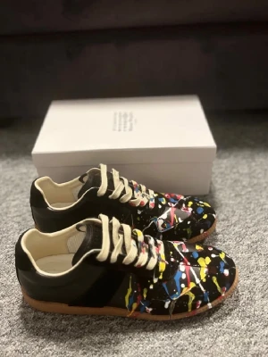 Maison Margiela gats paint splatter - Helt nya mason margiela gats paint splatter. Pris kan diskuteras!